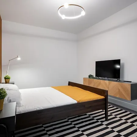 Apartament Plaza 73 *